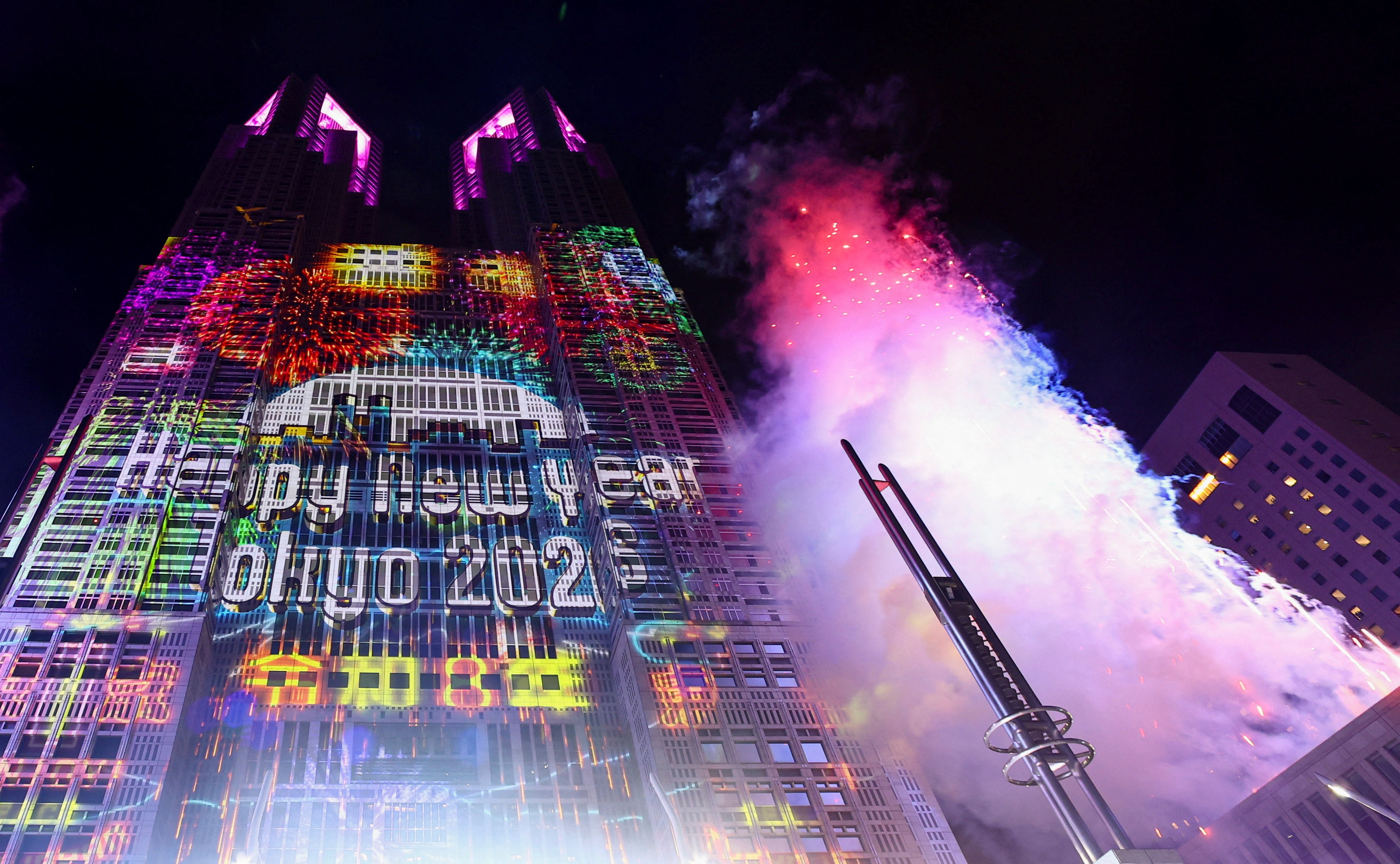 Ano Novo 2026: veja FOTOS e VÍDEOS das festas de réveillon pelo mundo