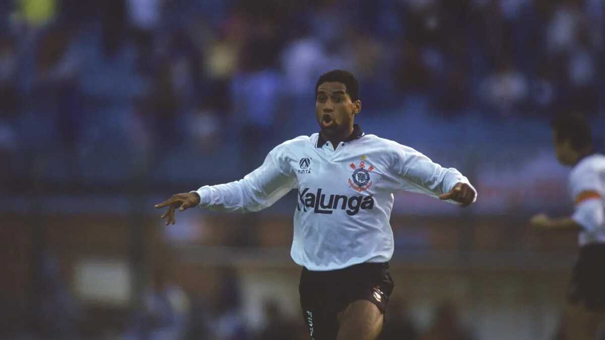 Ex-jogador Viola, ídolo do Corinthians, é condenado a 3 anos de prisão por posse ilegal de arma