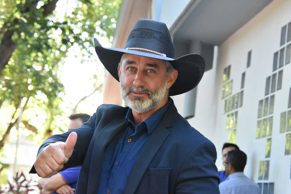 Absolvição de empresário desfaz acusações contra prefeito 'mais louco do Brasil"