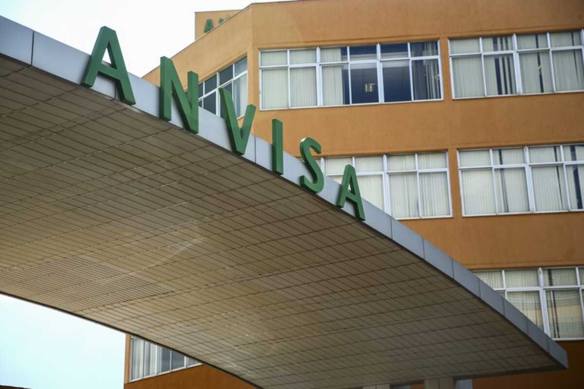 Anvisa suspende lotes de medicamentos para controle de pressão e para câncer; entenda