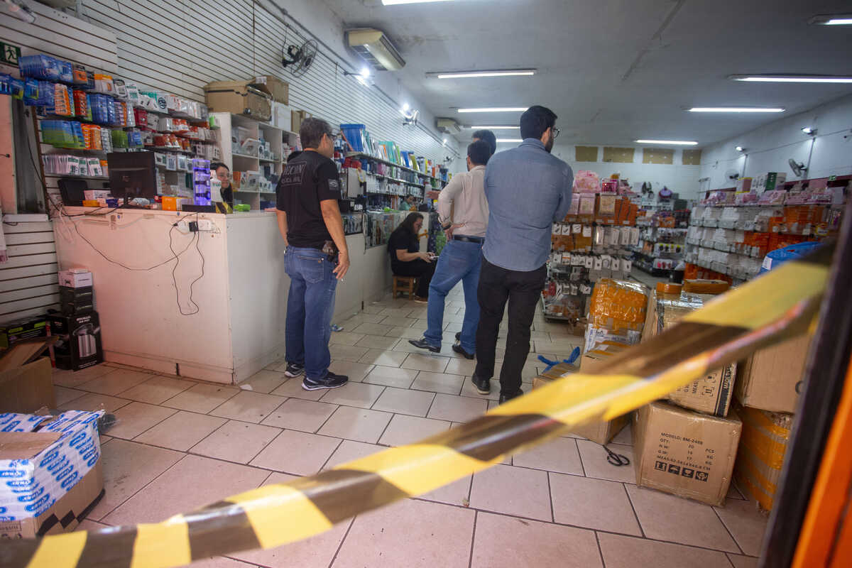 Operação fecha lojas com produtos falsificados de grandes marcas