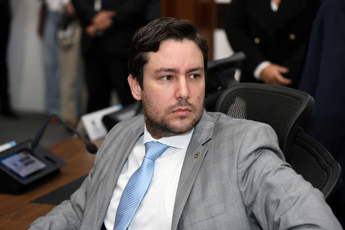 Grupo de Riedel recorre à Justiça Eleitoral para tentar barrar ataques de adversário
