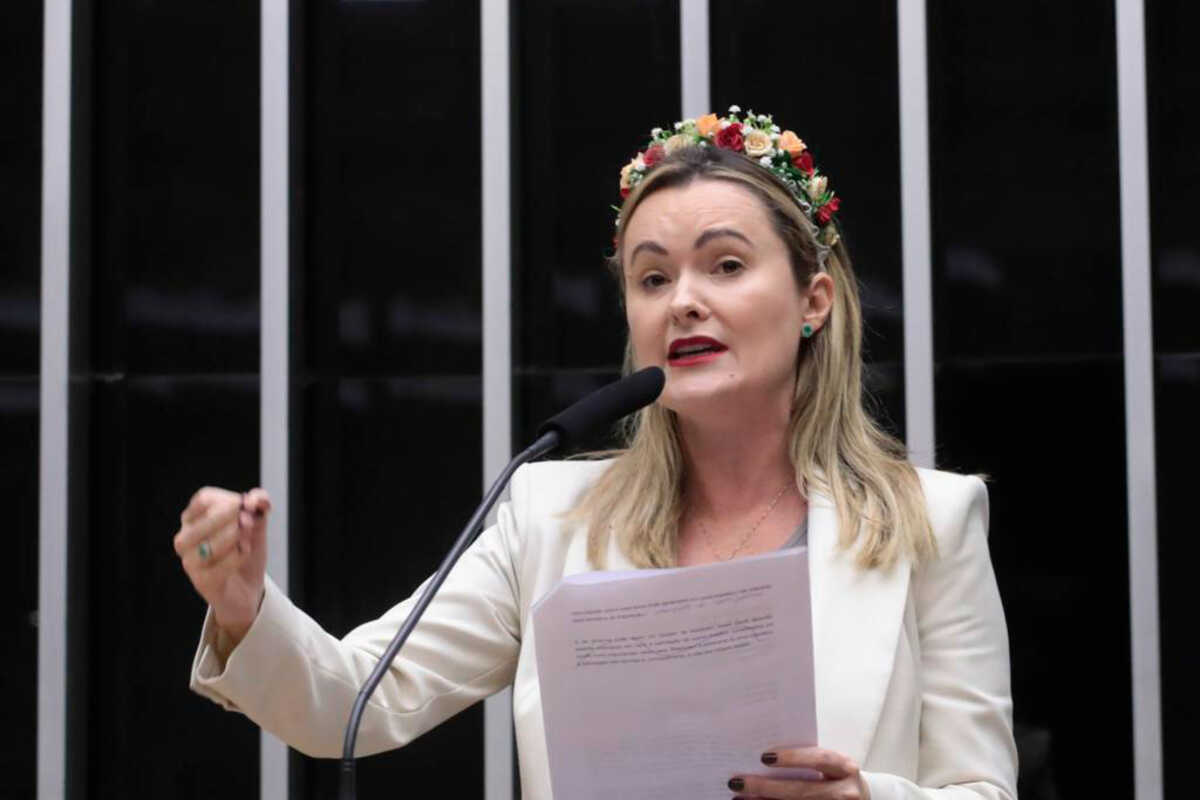Eduardo Bolsonaro defende Júlia Zanatta para vice em chapa de Flávio