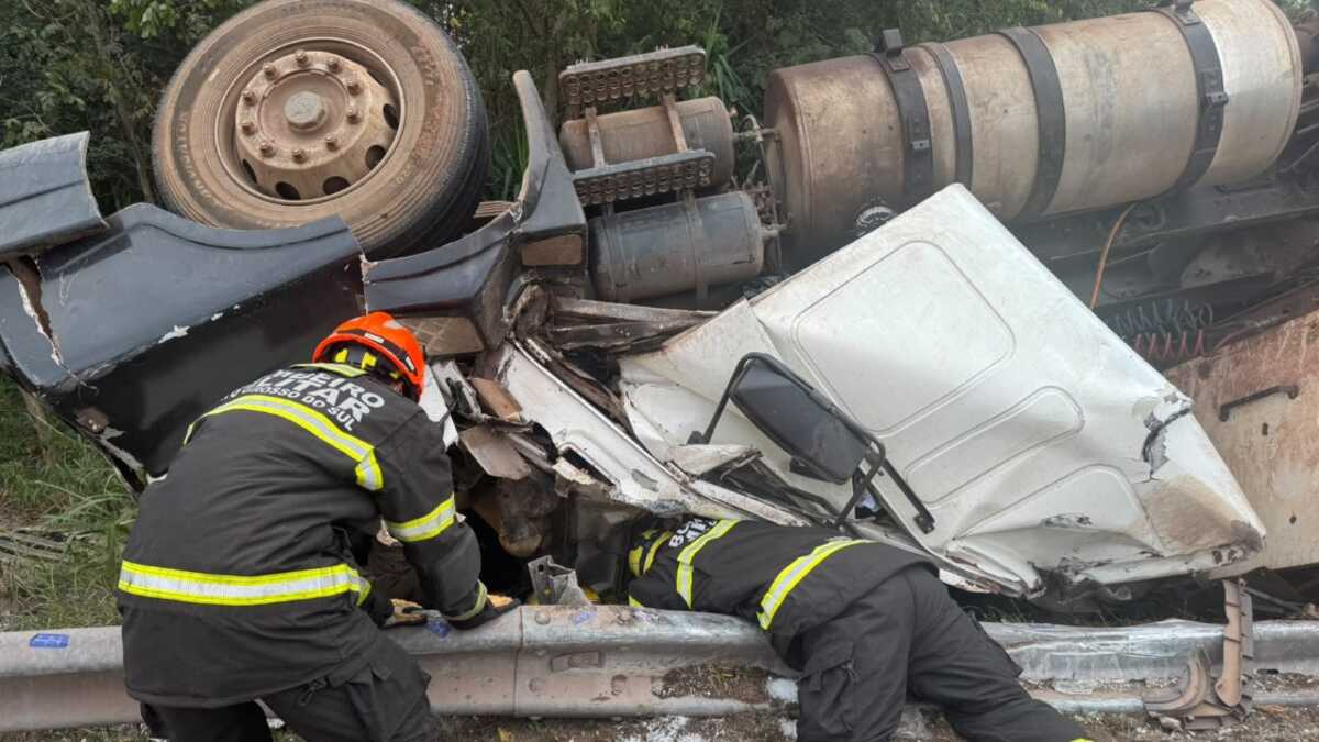 Acidente em rotatória na BR-262 termina em fatalidade