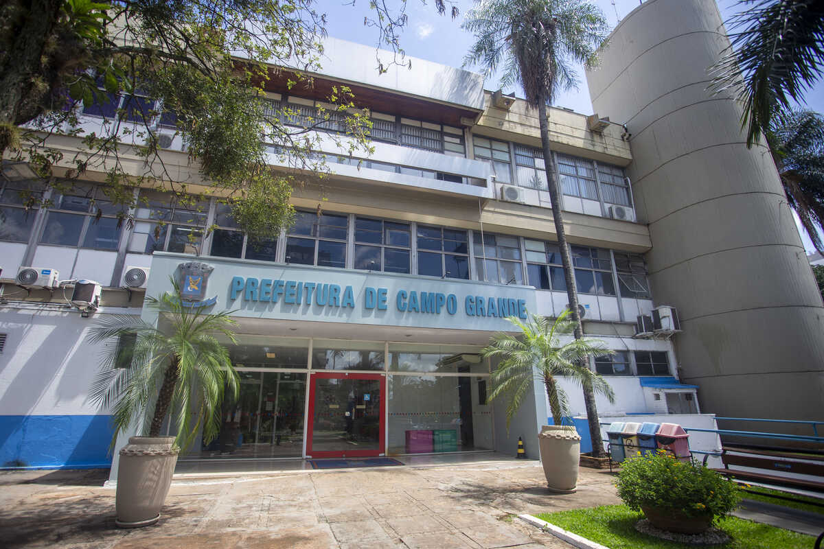 Adriane Lopes sanciona reajuste de 4,39% aos servidores municipais