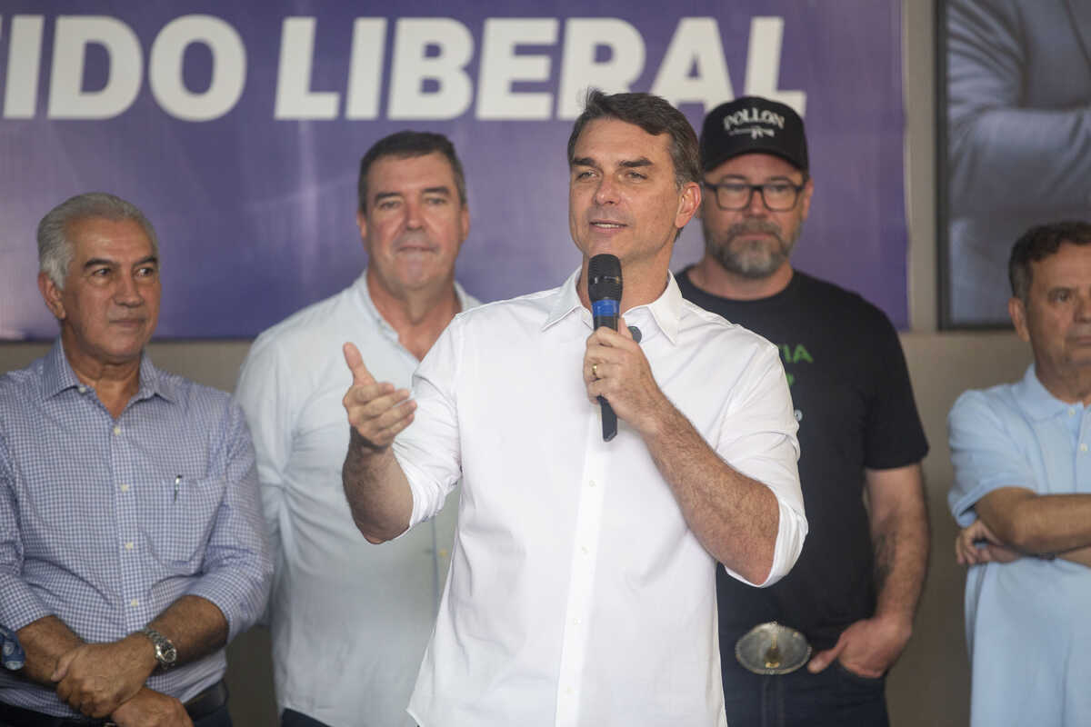 Vínculo com Vorcaro não afeta liderança de Flávio Bolsonaro em Mato Grosso do Sul