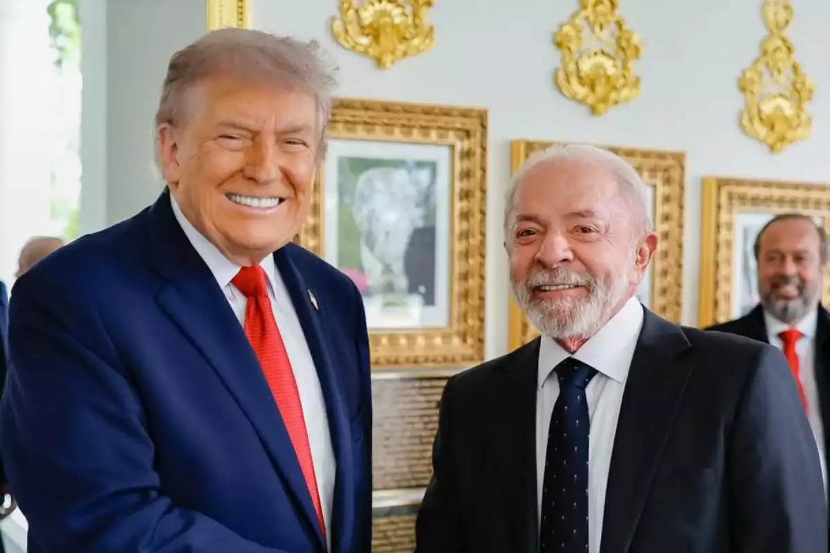 Lula e Trump se cumprimentam durante evento social no G7