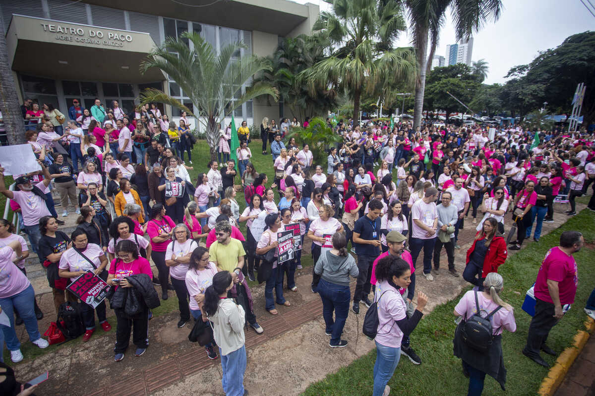 Lula sanciona lei que garante salário de R$ 5,1 mil aos professores