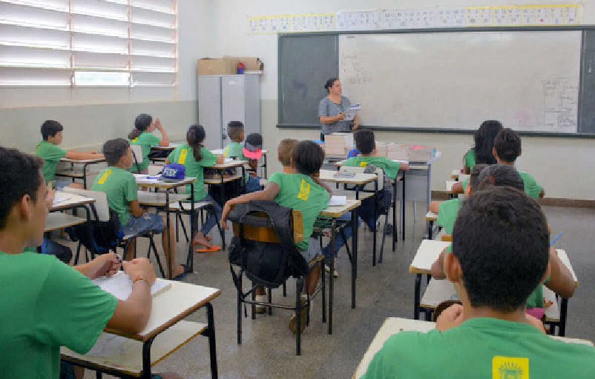 Governo de MS autoriza concurso com 2 mil vagas para professores