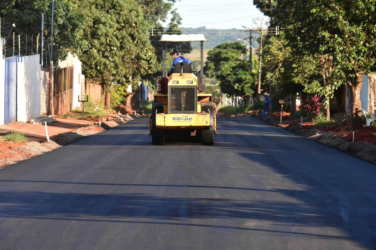 Prefeitura assina contrato de R$ 136 milhões para asfalto e drenagem