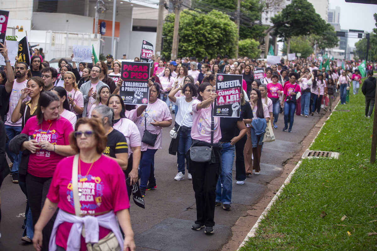 Após negar pedido de reajuste, Prefeitura deve dar nova proposta aos professores