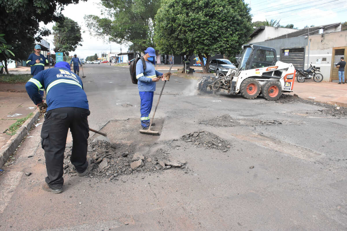 Prefeitura retoma tapa-buraco após 2 meses de paralisação